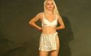 Flash Model Amateurs: Sexy blonde meid houdt van naakt dansen