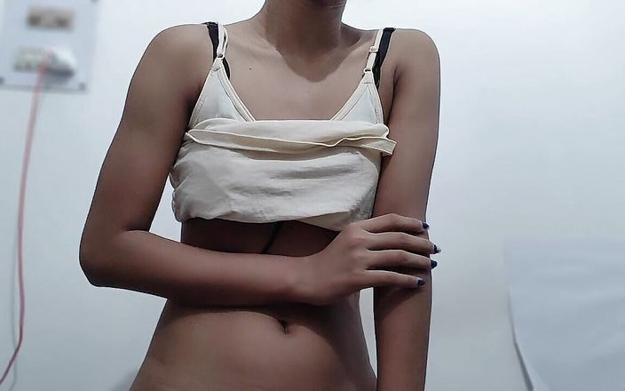 desigirl93: Gadis remaja imut Sri Lanka lagi asik muasin tubuhnya sendirian