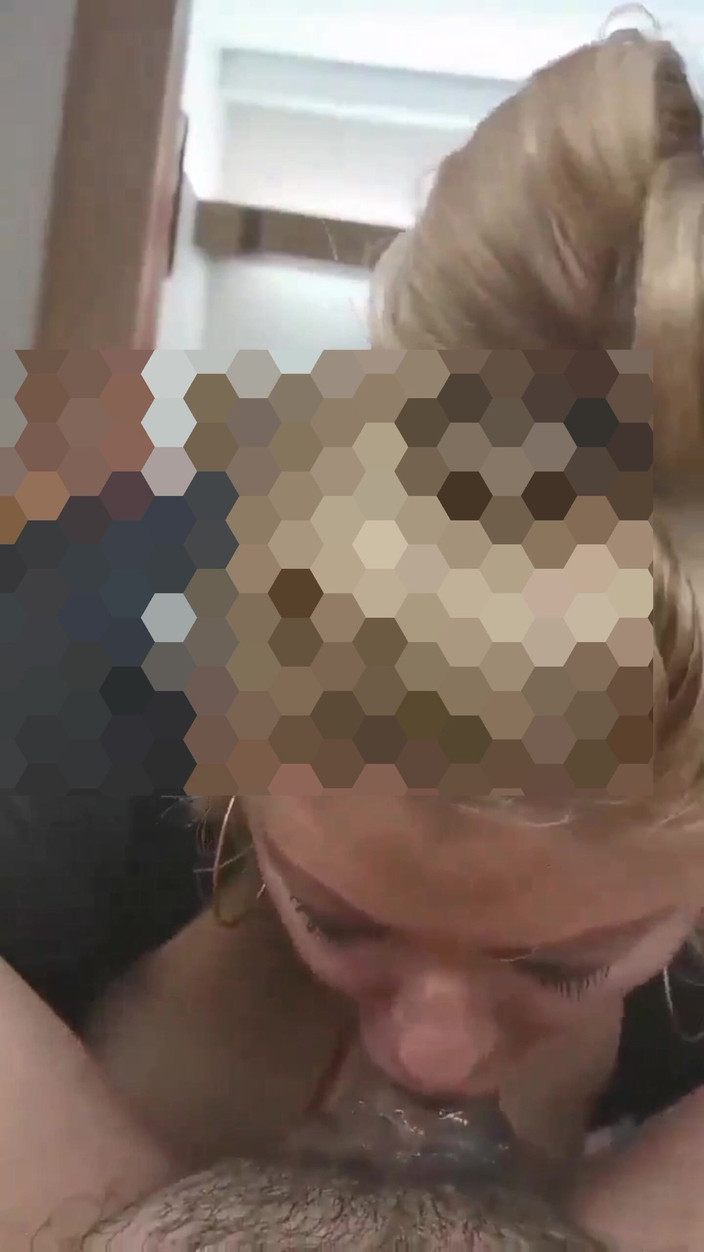 VioletOffer97: मुझे उसके पर गला घोंटना पसंद है