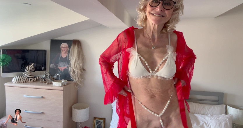 Deeliteful Jacy: Pearls Are a Girl's Best Friend