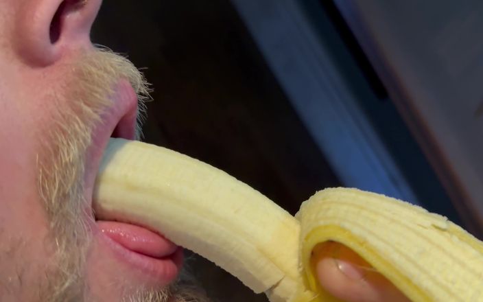 Fem Bi: Instructions How a Slut Eats a Banana Correctly