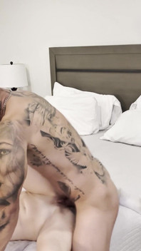 Mijn vriendin maakt haar eerste pornovideo met mij