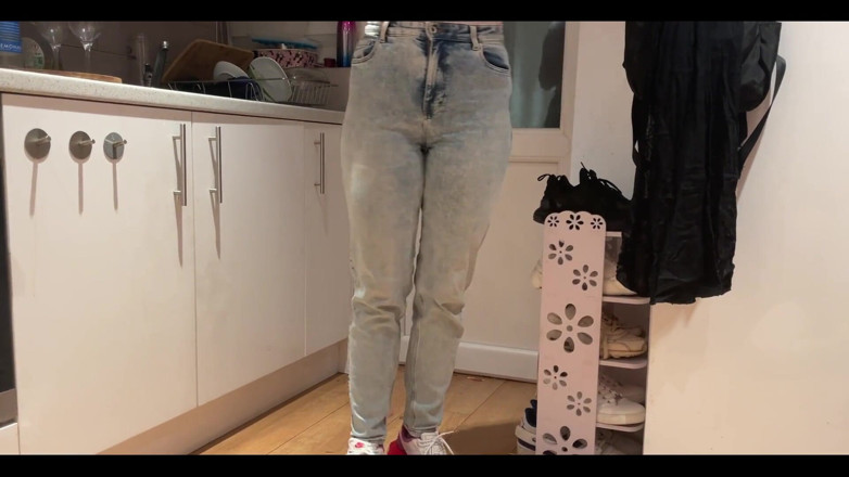 RussianQOS: 奴隷はジムから戻った愛人をどのように崇拝すべきか