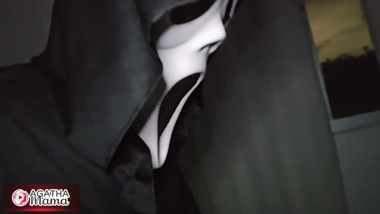 Agatha Mama: 熟女のアガサ・ママ、夢とパニックの間ハロウィーンの夜のせん妄