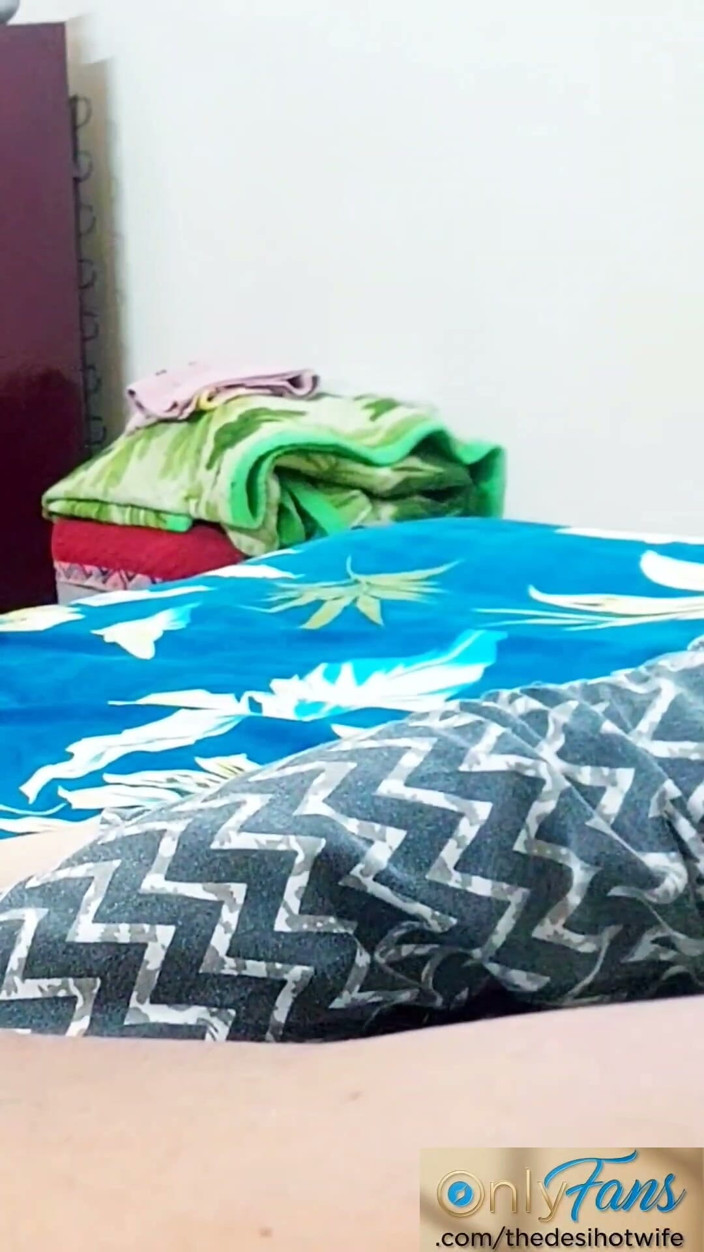 TheaDesiHotwife: Những cái mông đầy đặn và anh ấy cố gắng đụ mạnh bạo