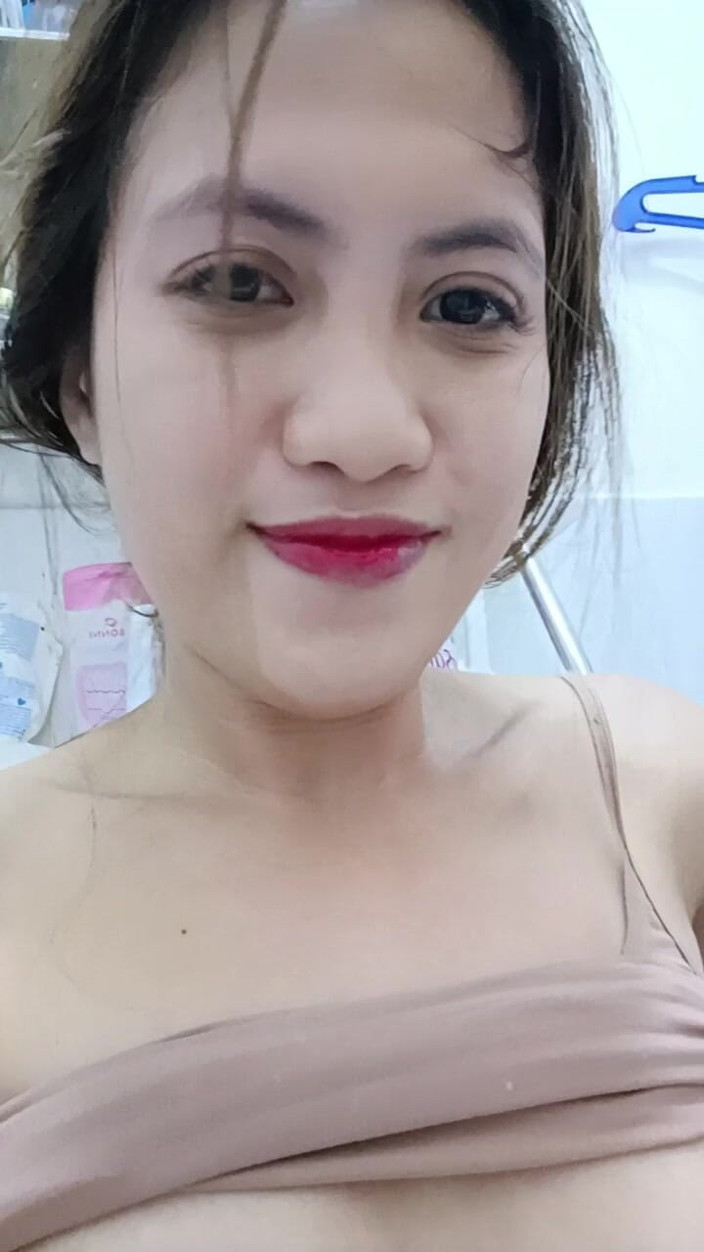 Catthy contents: La ragazza asiatica si masturba