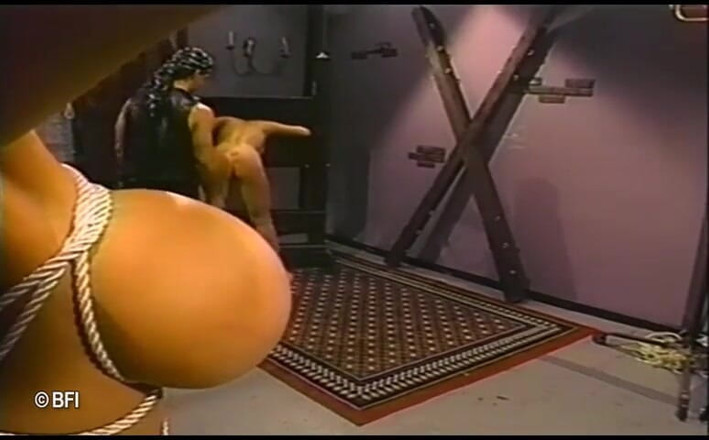 Slave Seks: Minka's submission