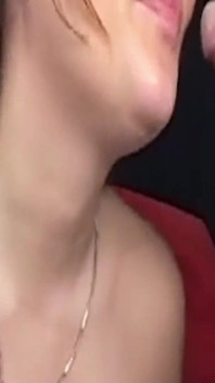 Kozatá teenagerka Cassandra ošukaná k orgasmu tlustým ptákem