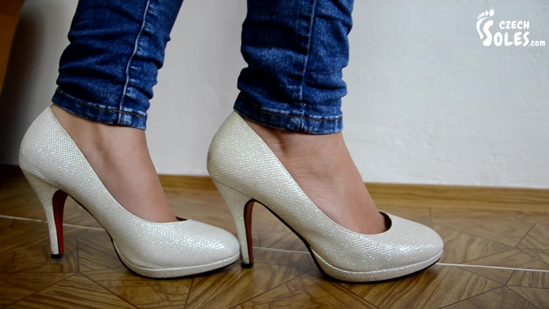 Czech Soles - foot fetish content: Super Cute Footgirl Misa and Her Sexy Bare Soles
