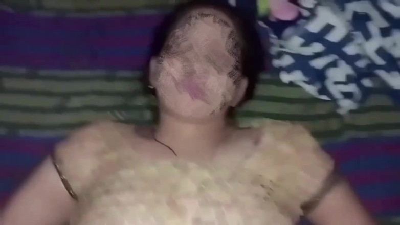 Janvibhabhii: Indická desi holka byla ošukaná svým přítelem, když byla sama...