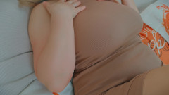 Mrs Wetslavs: Una MILF Arrapata Si Strappa Il Collant per Masturbarsi La...