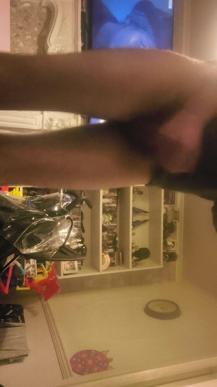 Smoking stoker: Kouření fetiš masturbace a hraní zadku