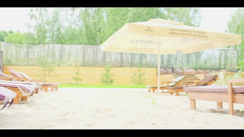 KarmenMilf: Sama v bazénu