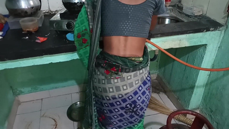 Raniki chut: Cuñada cortaba papaya en la cocina y el cuñado por...