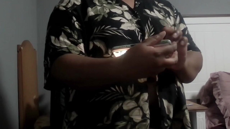 Eleasihle Esma: Melancap transeksual: awek montel, besar, pancutan mani