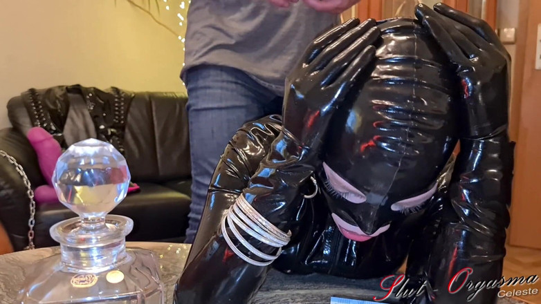 Slut Orgasma Celeste: Sclavă curvă - Orgasma Celeste în latex negru futută de un prieten
