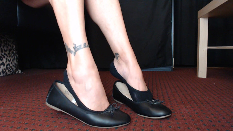 Abby Anna: Liner kaus kaki hitam balet flats bermain sepatu