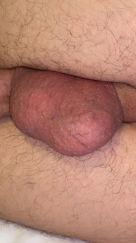 Gioca con il suo buco del culo e fa un pompino con sborrata su di me