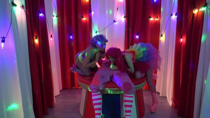 Cock Crazed Clowns: Єва Мей зустрічає рожевих клоунів