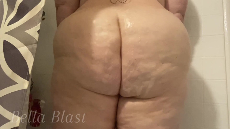 BellaBlast: 뜨거운 샤워 방귀에서 방귀: 내 큰 보짓물이 많은 엉덩이와 가까이서 지시사항을 줘: Bella Blast