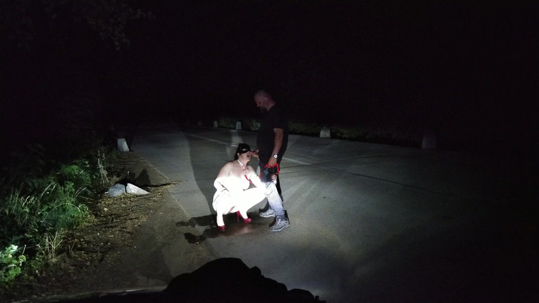 Toilet Mommy: Porc bătrân pervers care se pișă, sex de vară în aer...