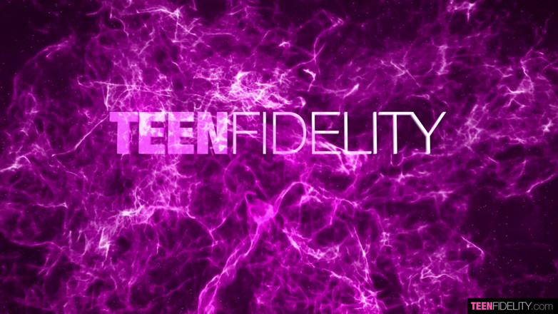 Teenfidelity: Lily Winters orgazm dla kutasa