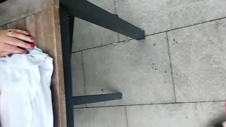 Stepmom's fun: Geile muslimische stiefmutter wird im garten nackt gefickt