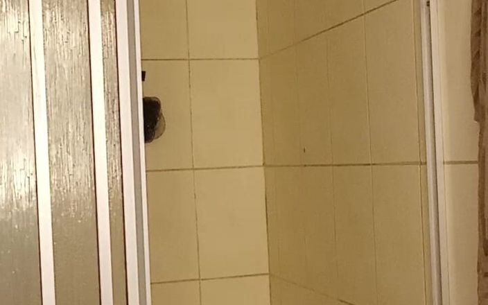Prettypoison: Mi godo anche la mia figa. molto dentro e fuori...