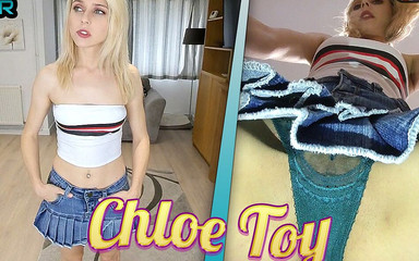 Jimmy Draws VR: Chloe Toy - चेहरे पर बैठना