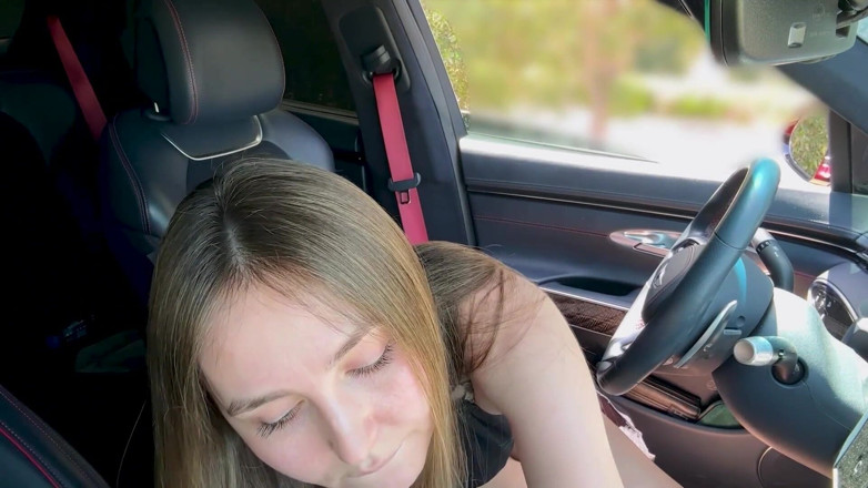 Alina Rai: Orang asing mergokin ibu tiriku lagi asik masturbasi di dalam...