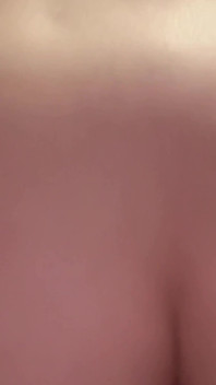 Cowgirl kendini bir yastık yardımıyla orgazma ulaştırdı