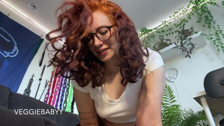 Veggiebabyy: Nữ sinh viên pov xoa bóp tuyến tiền liệt joi