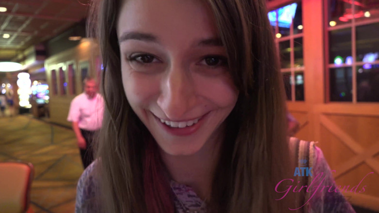 ATK Fans (Girlfriends): Virtuele vakantie in Las Vegas met Willow Hayes 1/3