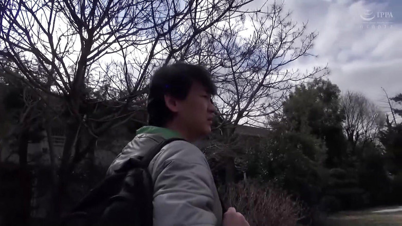 MBM3988: M607G11 田舎で暮らしたいと思い実家に帰省した熟女。56歳 リビング