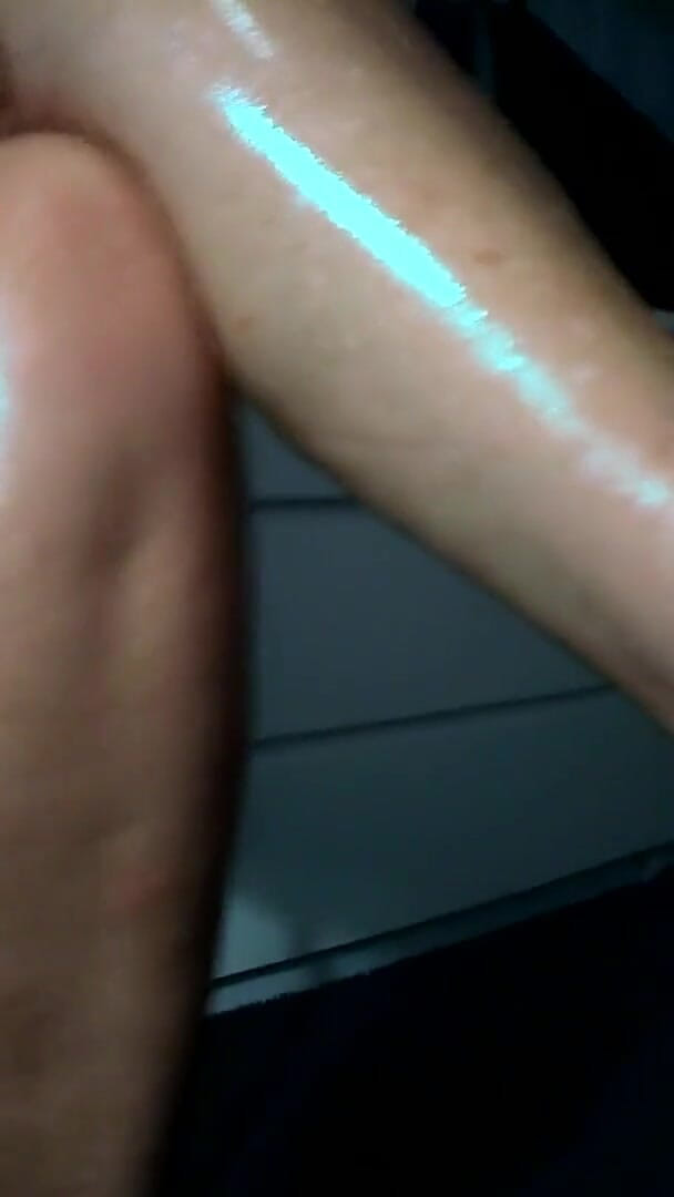 Thick juicy tapping thighs (Pov legs) Thick juicy tapping thighs (Pov legs)