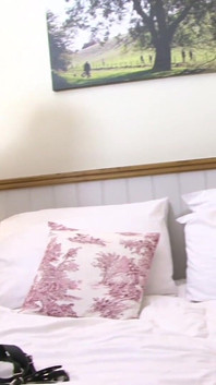 サブリナJ&ミニーマンガ、十代のレズビアンの女の子に大学の制服と彼らのstrapon