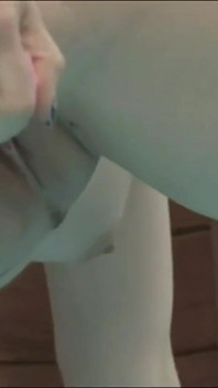 Dev memeli amatör orta yaşlı seksi kadın jakuzide amına mastürbasyon yapıyor