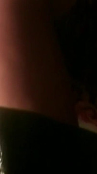 Seductora morena milf se mete los dedos hasta el orgasmo