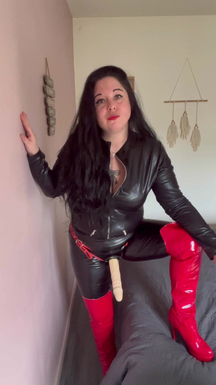 Maitresse Clara: 8 годин за моїм наказом...