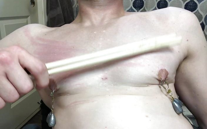 Clint cumin bondage house: क्लिंट जीरा- विकलांग अधीनस्थ छाती, लंड और अंटे मारता है