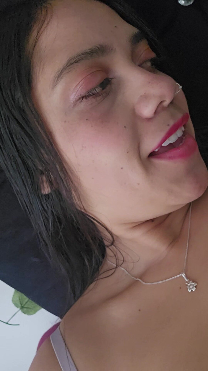 Sweetscarlett: Scarlett Plays Her Wet Pussy