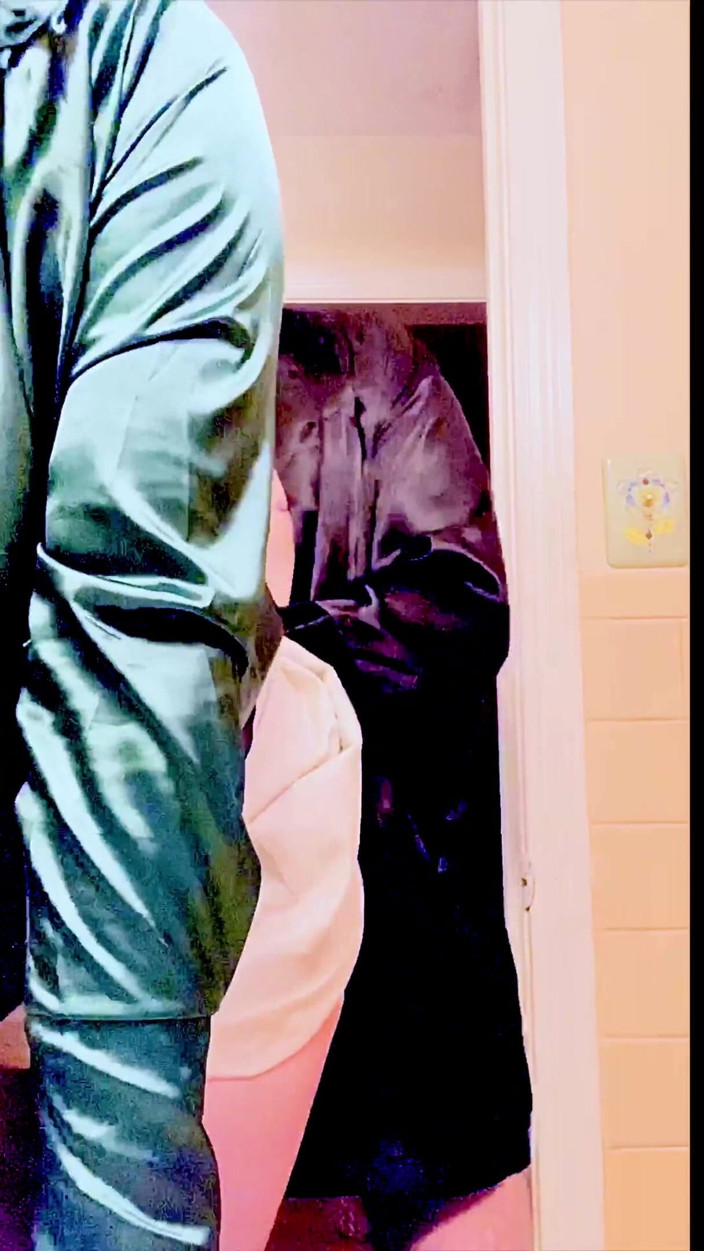 Satin Fetish King: Orta yaşlı seksi kadın zümrüt yeşil saten bluz içinde yarak...