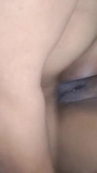 Como é bom foder a bunda grande da minha meia-irmã quando ninguém está em casa.