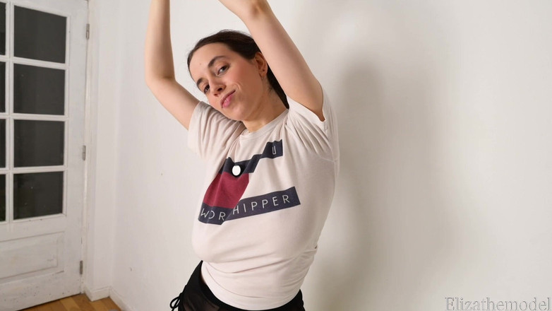 ElizaTheModel: Yoga-schlampe