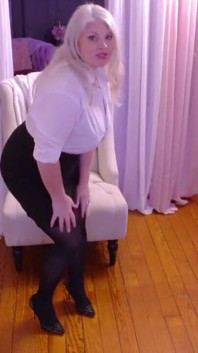 A Step-mothers Pantyhose Seduction: Nobody Turns You on More