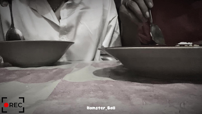 Hamster_Ball: 和tinder女友在面馆打手枪，户外!!