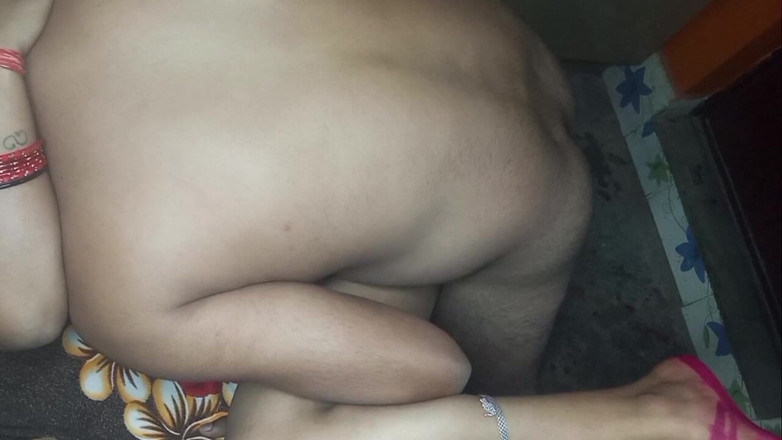 Manjushukla: Indická žena v domácnosti má sex se svým manželem.