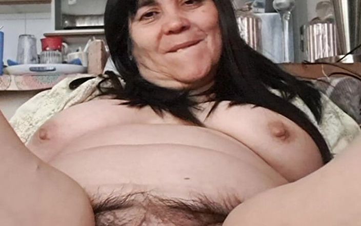 Mommy big hairy pussy: Tu veux manger cette chatte mature et poilue