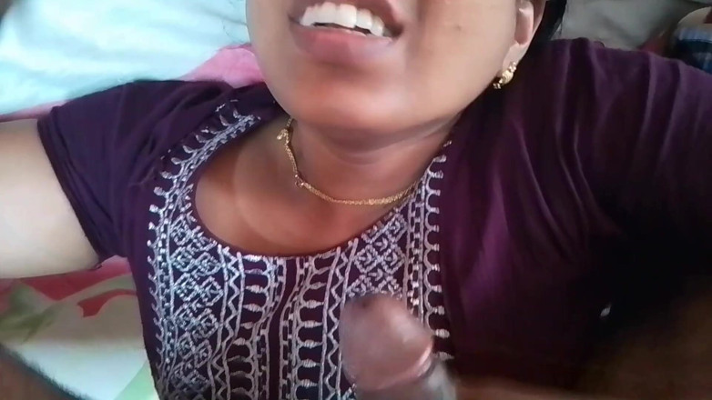 LEGSCOUPLE12: Suri rumah Malayali meletakkan zakar suaminya ke dalam mulutnya dan...