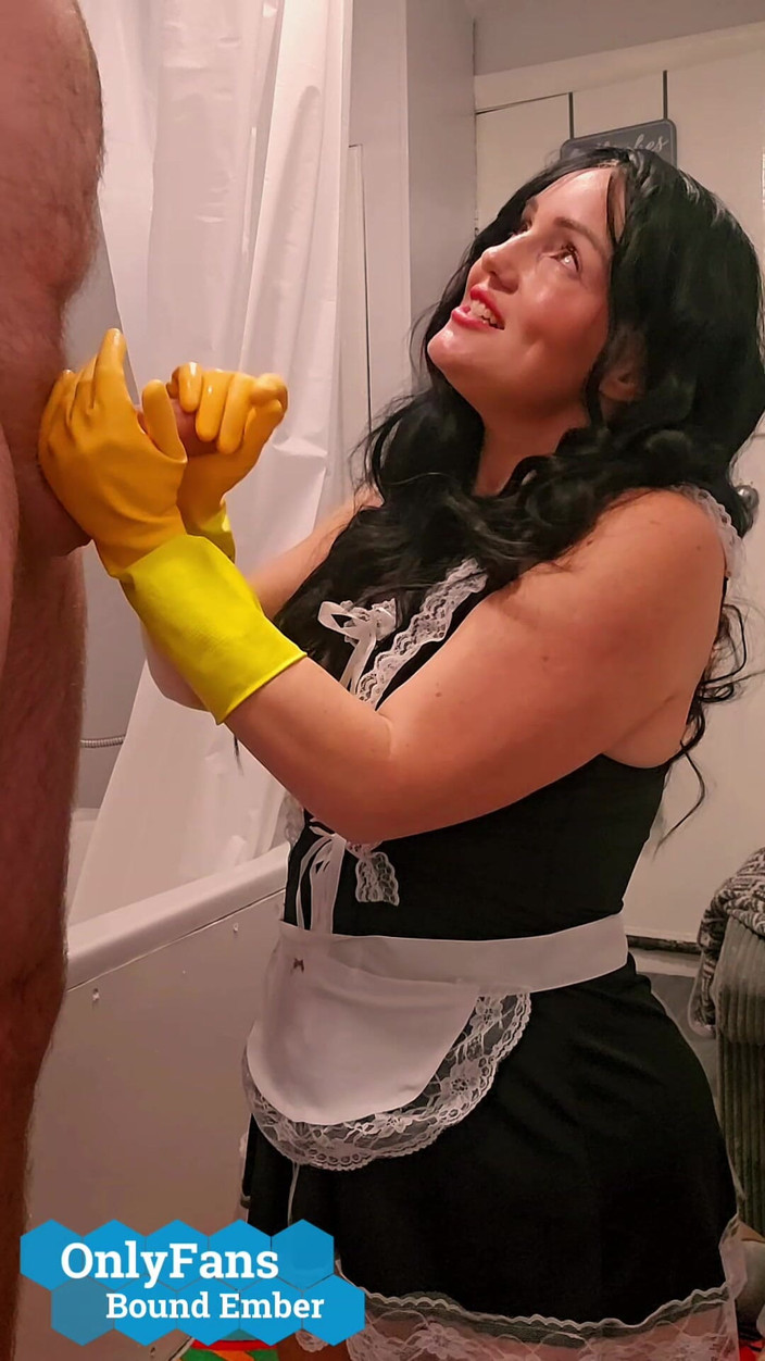 Bound Ember: 통통한 밀프 하녀 바운드 불씨, 고무 장갑을 끼고 호텔 손님에게 핸잡을 한 다음 사정 얼싸